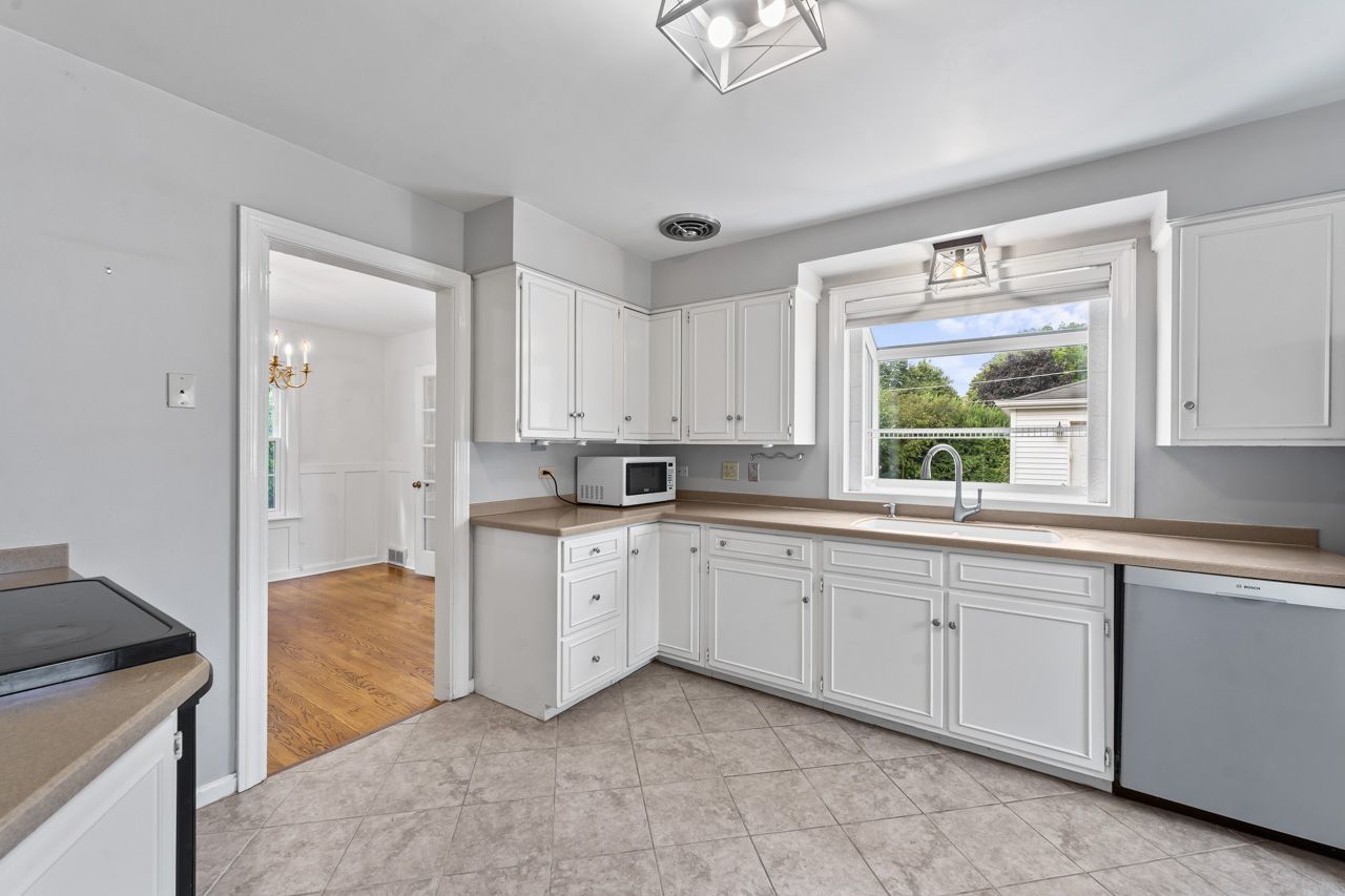 104 S Hi Lusi Avenue, Mount Prospect, IL 60056