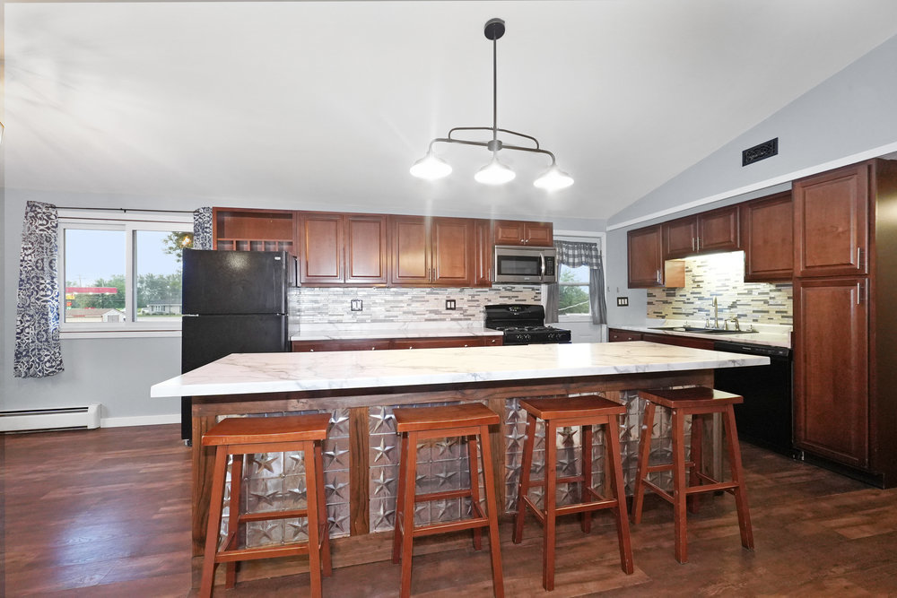 1915 E Clark Street, Diamond, IL 60416