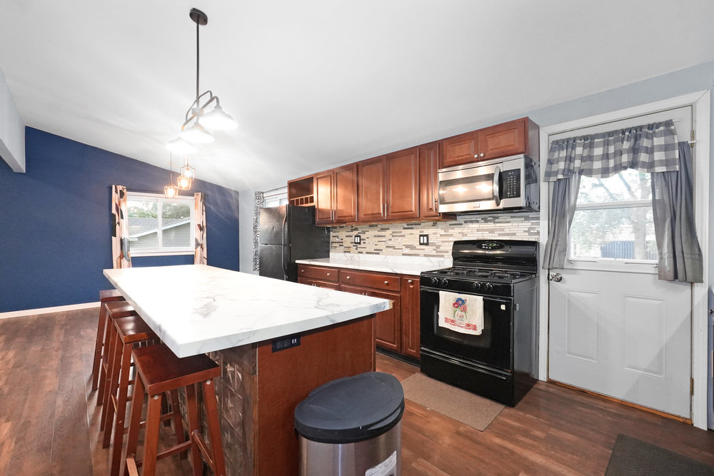 1915 E Clark Street, Diamond, IL 60416
