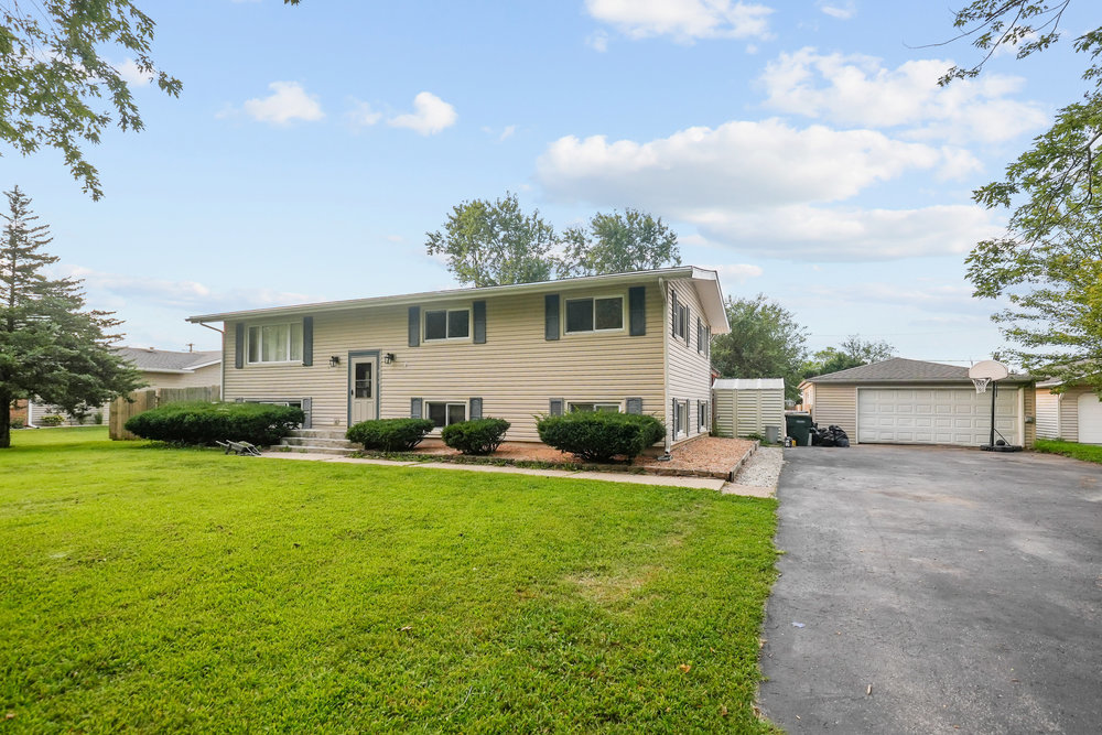 1915 E Clark Street, Diamond, IL 60416