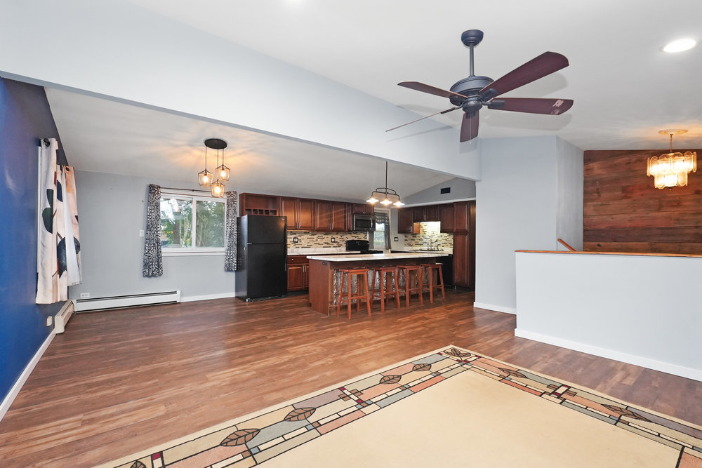 1915 E Clark Street, Diamond, IL 60416