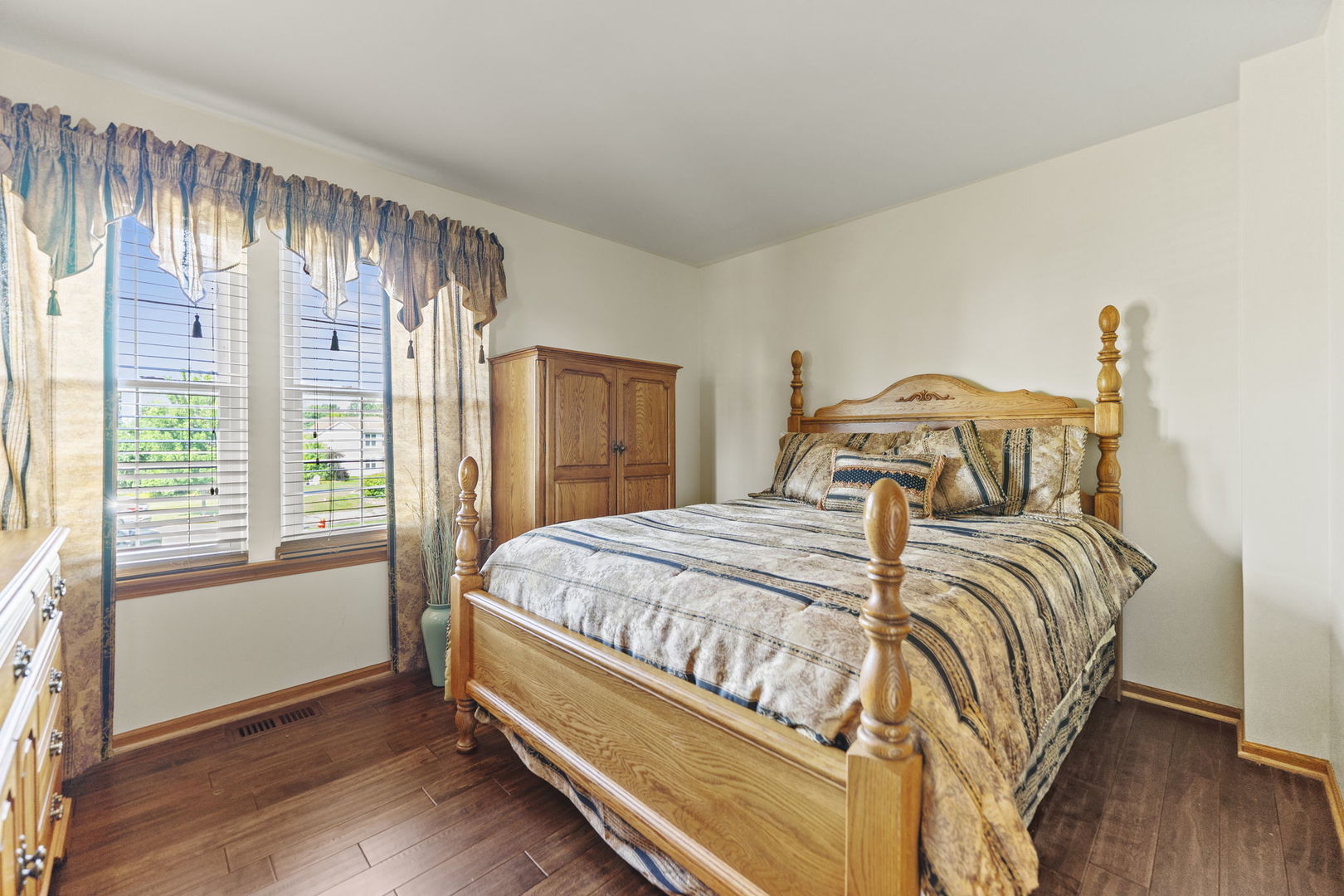 552 Garland Court, Lake Zurich, IL 60047