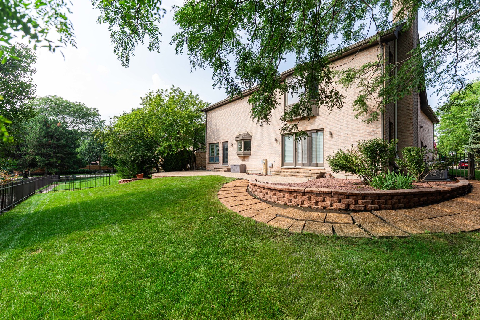 217 Hillandale Drive, Bloomingdale, IL 60108