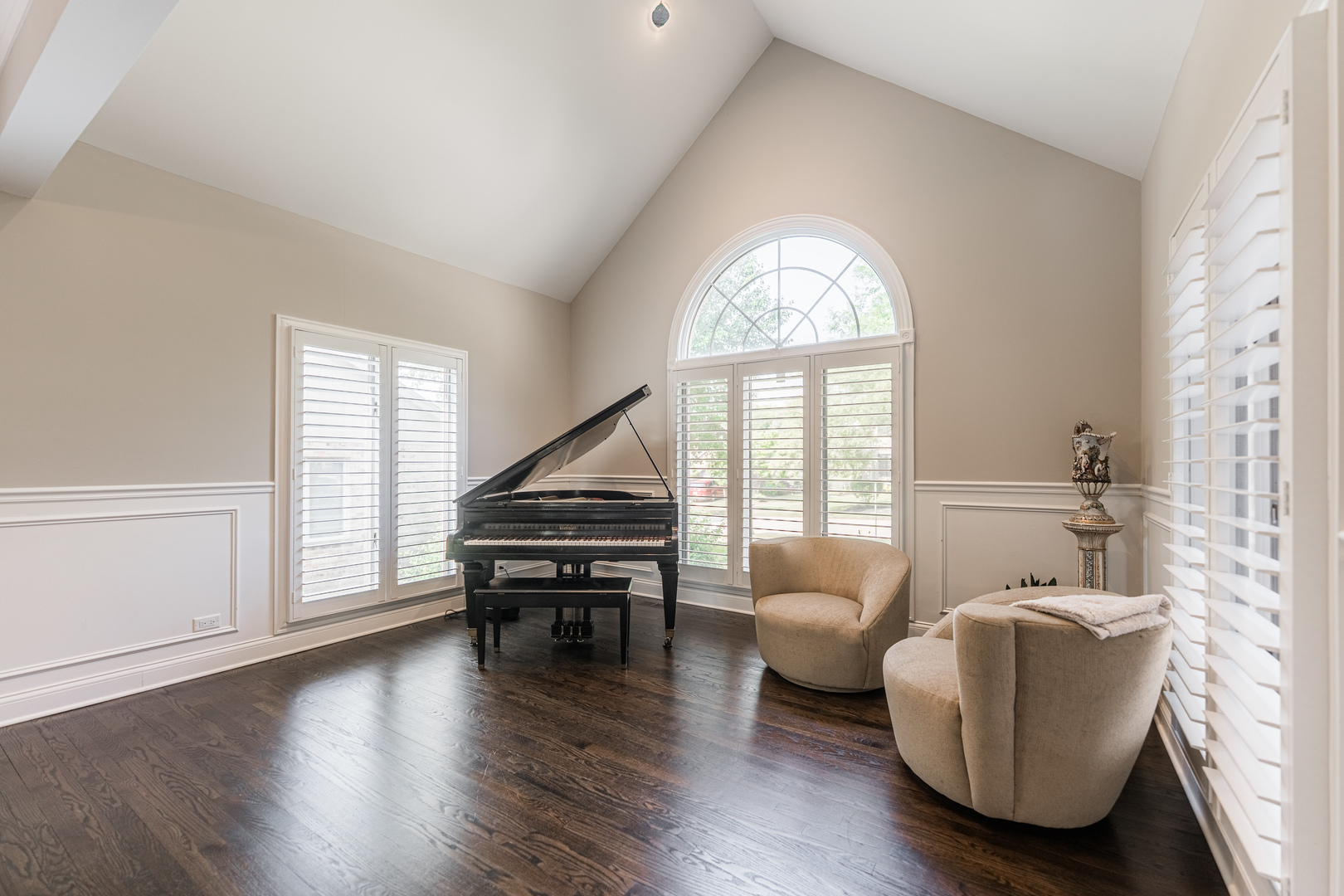 217 Hillandale Drive, Bloomingdale, IL 60108