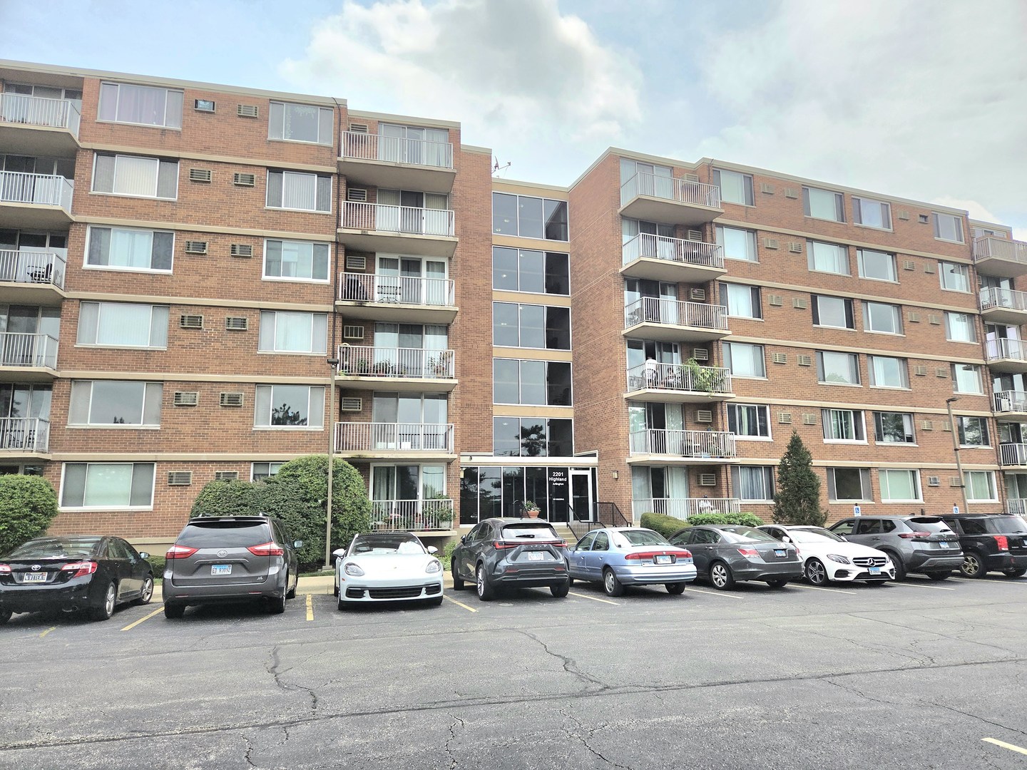 2201 S Highland Avenue #1G, Lombard, IL 60148