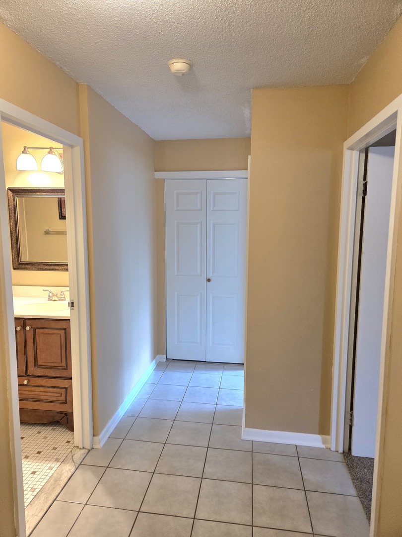 2201 S Highland Avenue #1G, Lombard, IL 60148