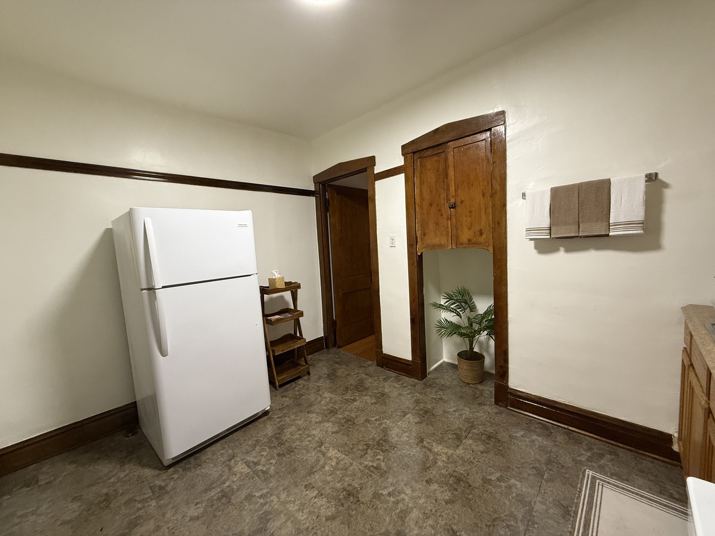 6656 S Minerva Avenue #2, Chicago, IL 60637