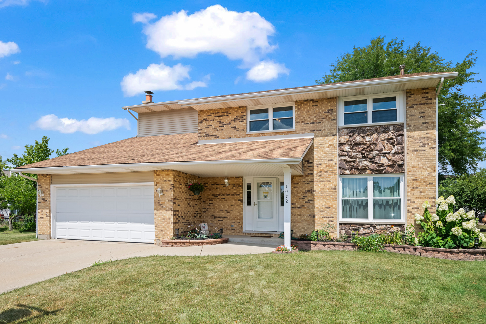 1072 Worthington Drive, Hoffman Estates, IL 60169