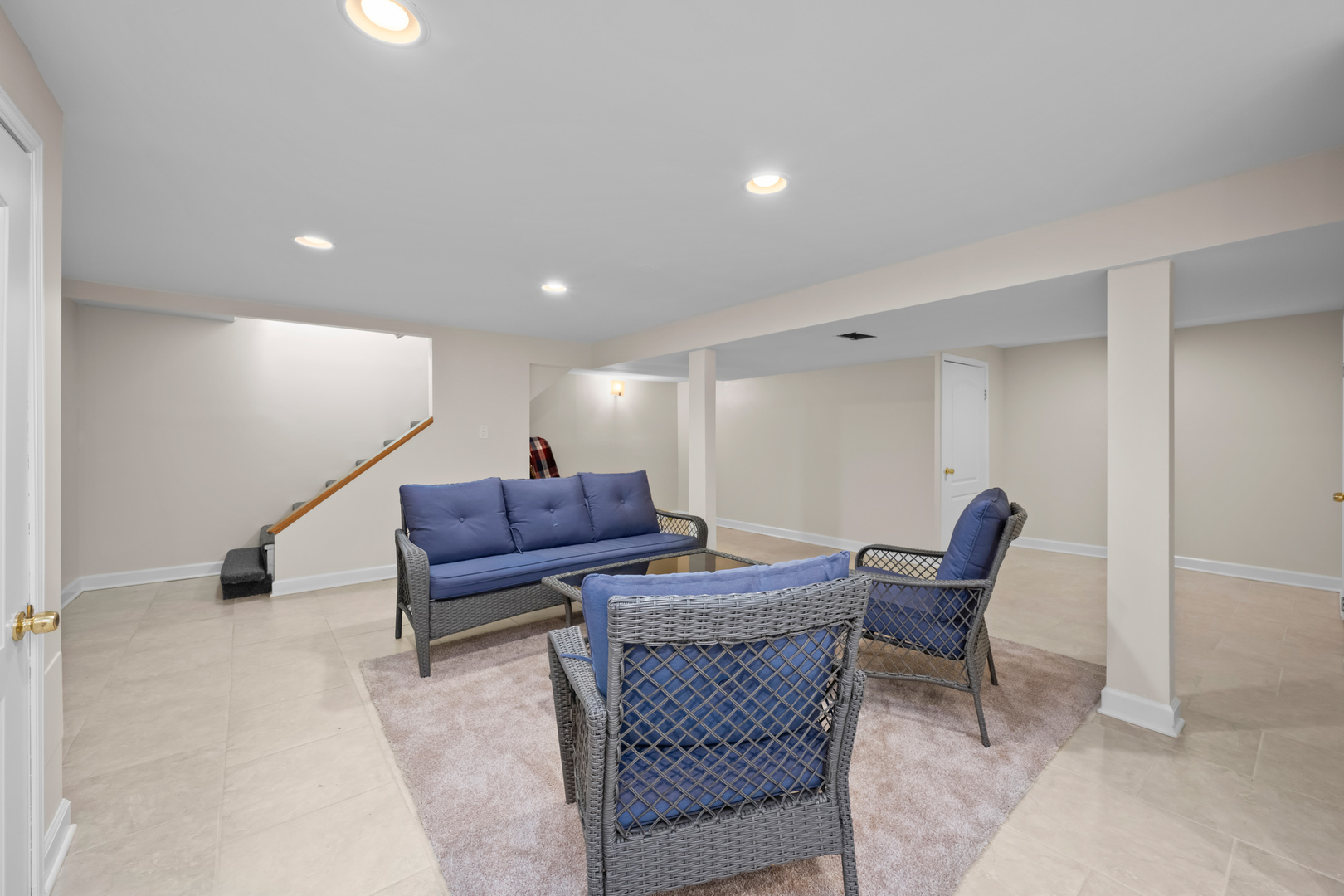 1072 Worthington Drive, Hoffman Estates, IL 60169