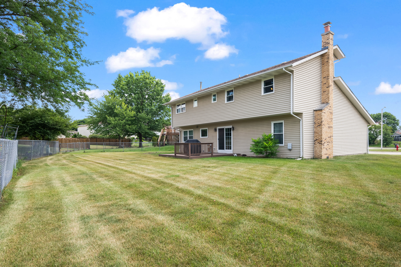 1072 Worthington Drive, Hoffman Estates, IL 60169