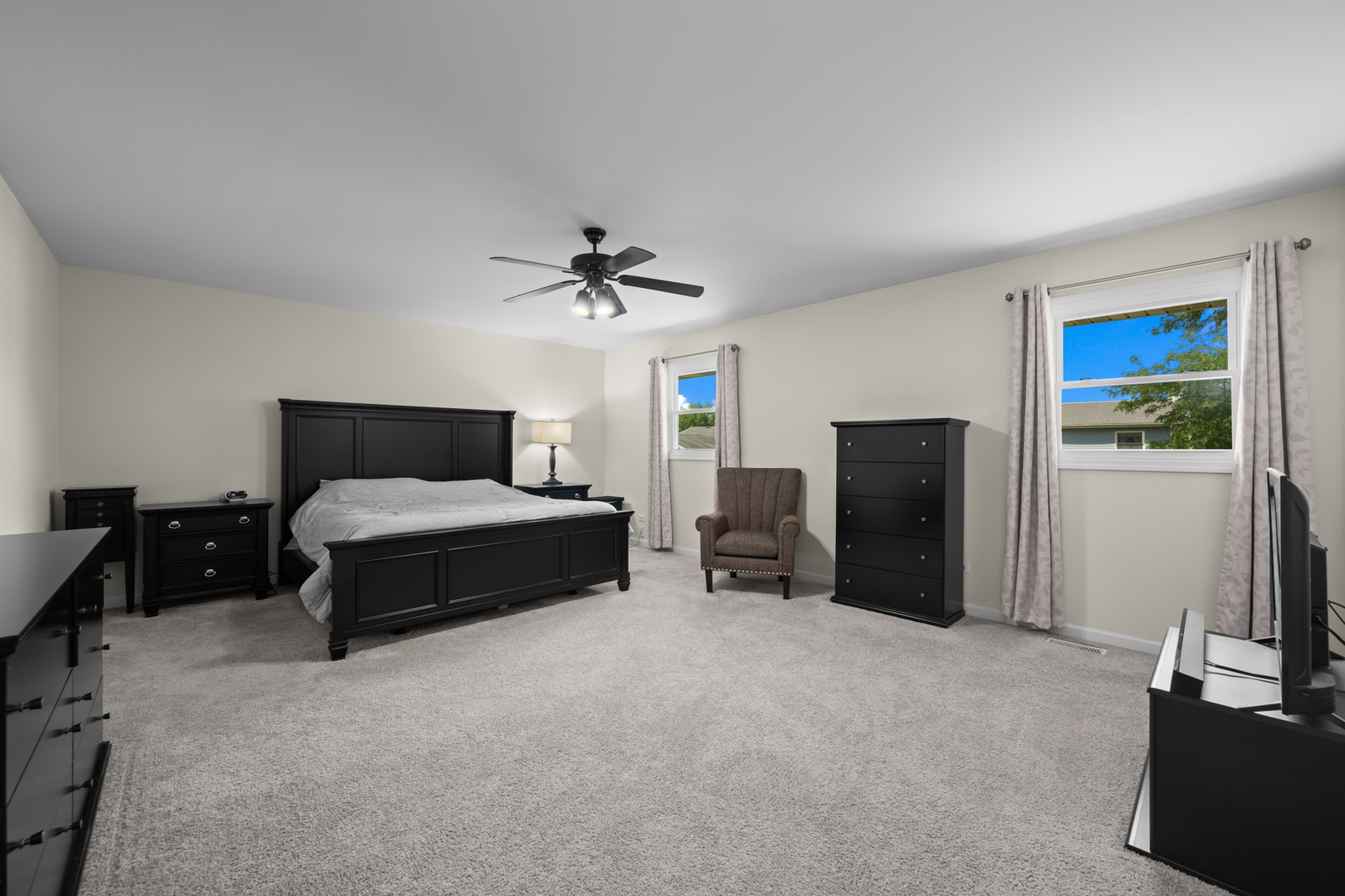 1072 Worthington Drive, Hoffman Estates, IL 60169