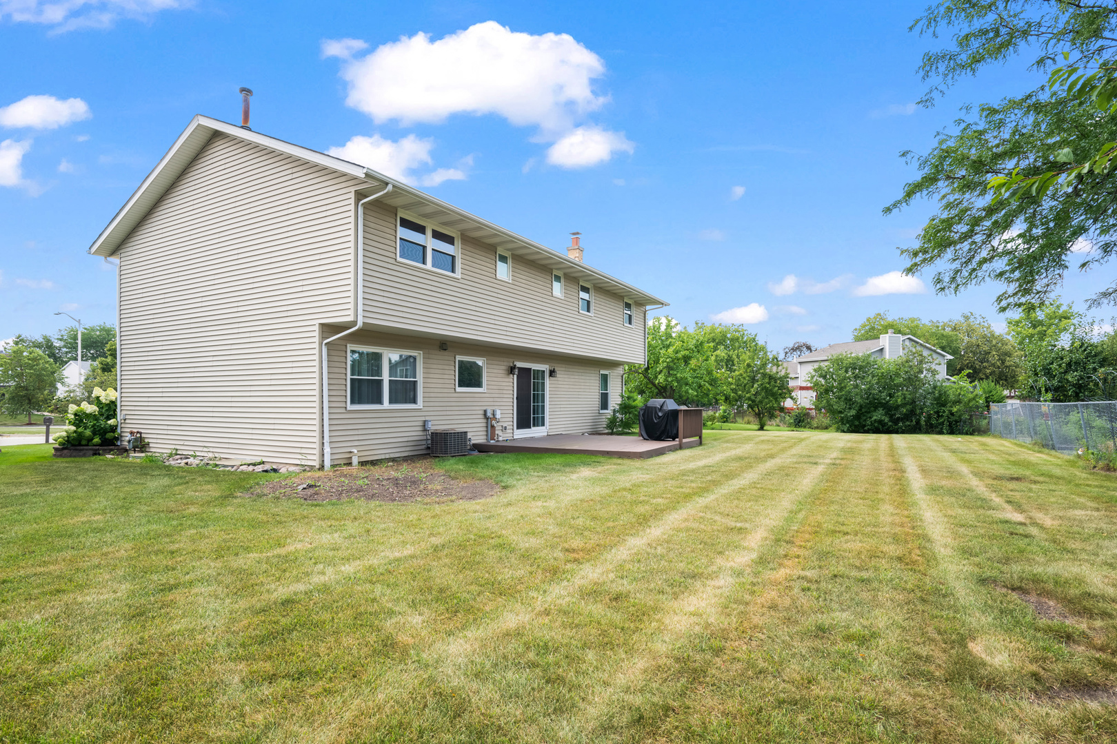 1072 Worthington Drive, Hoffman Estates, IL 60169