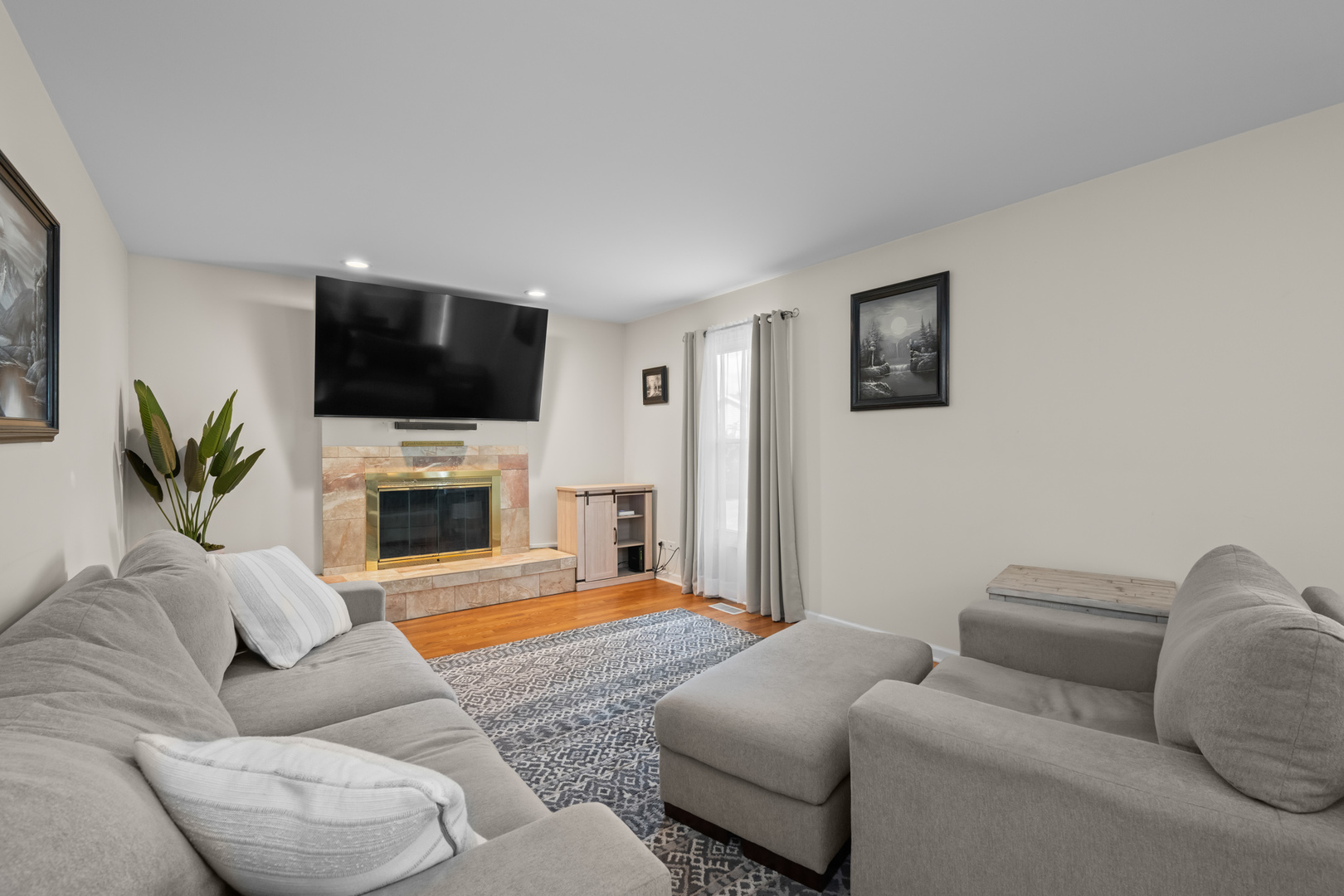 1072 Worthington Drive, Hoffman Estates, IL 60169