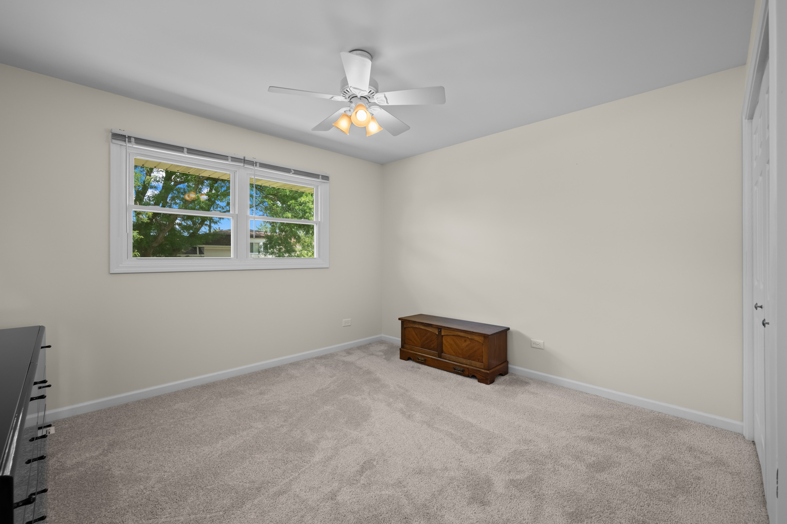 1072 Worthington Drive, Hoffman Estates, IL 60169