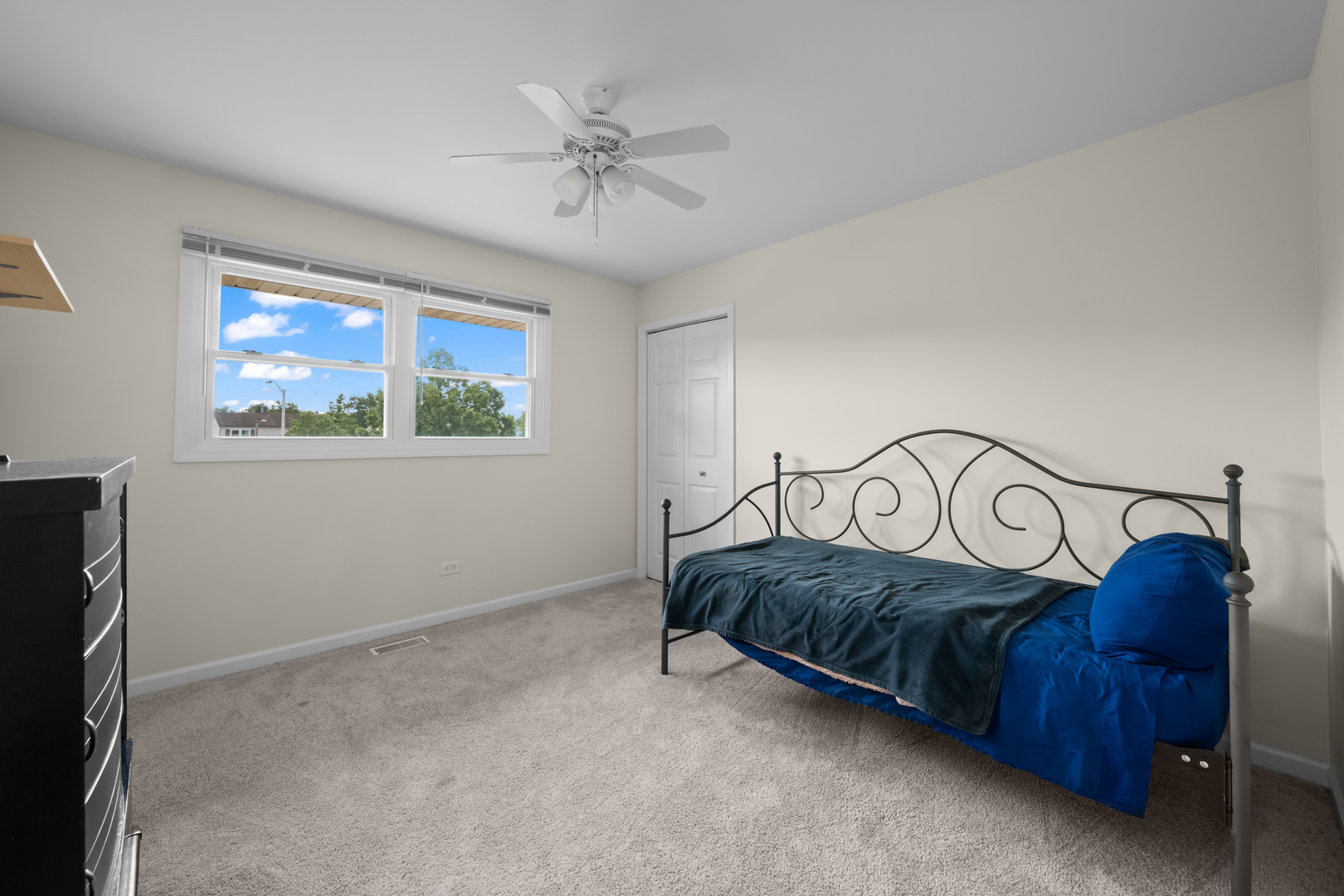 1072 Worthington Drive, Hoffman Estates, IL 60169
