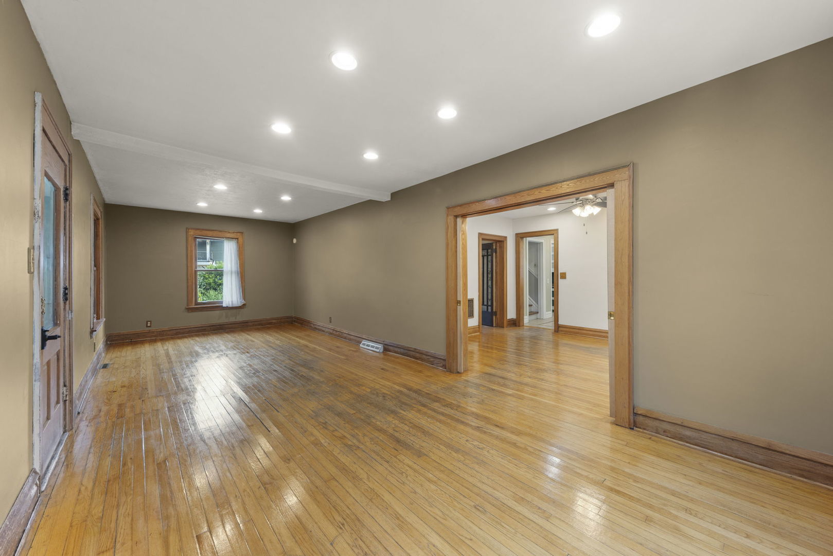 1011 Ingalton Avenue, West Chicago, IL 60185