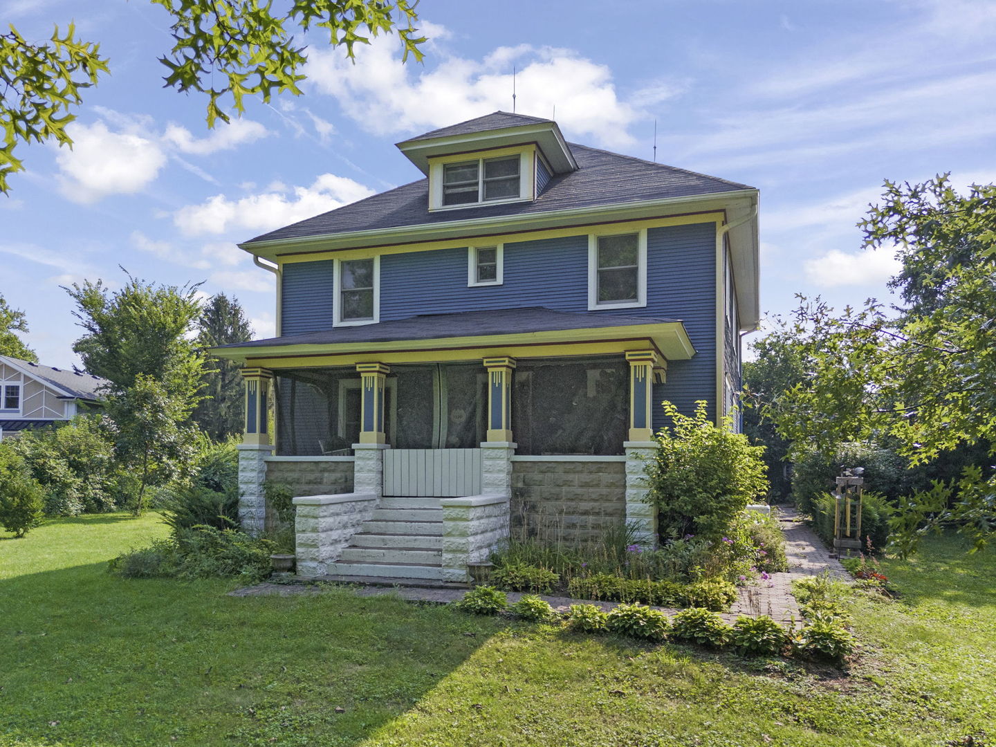 1011 Ingalton Avenue, West Chicago, IL 60185