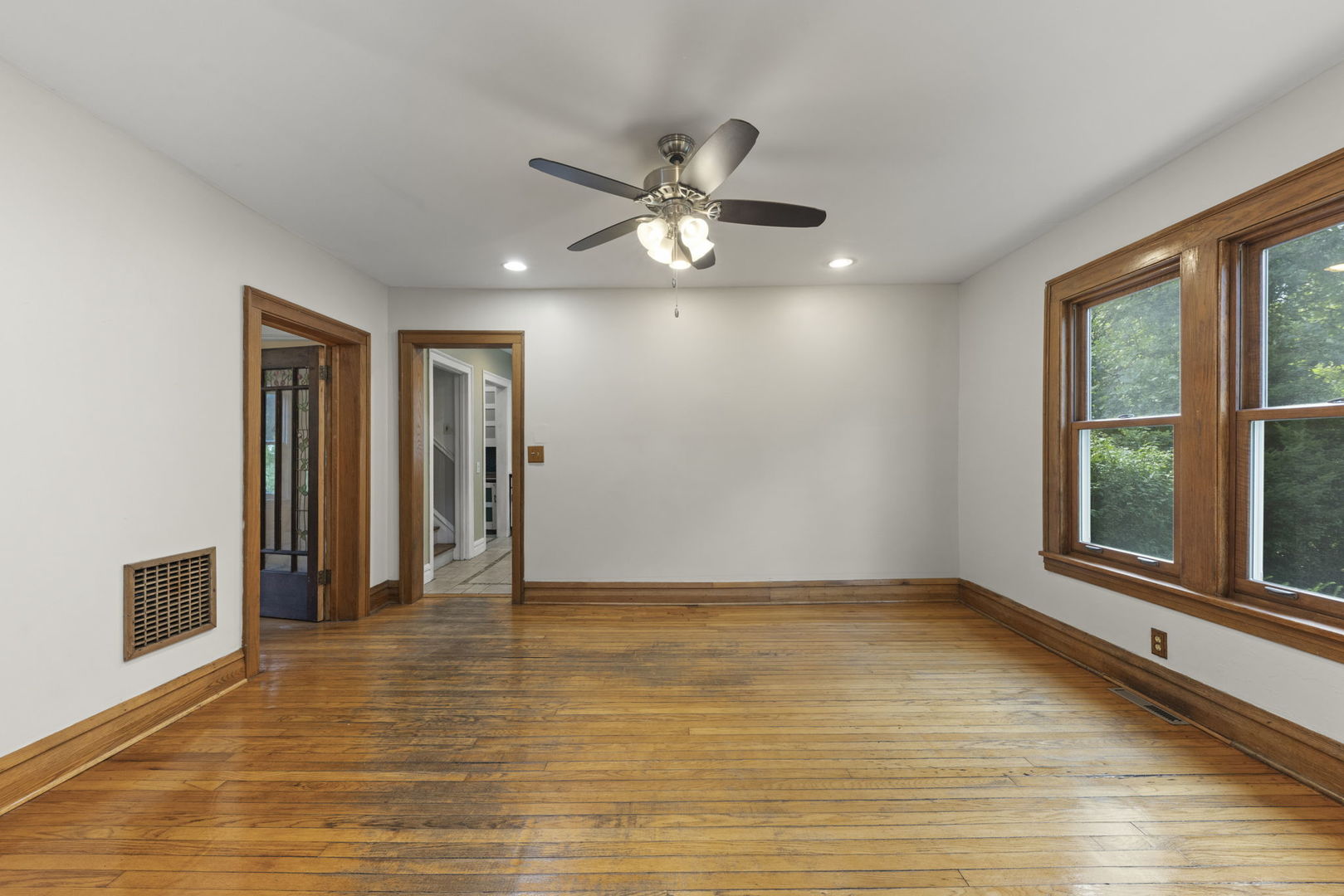 1011 Ingalton Avenue, West Chicago, IL 60185