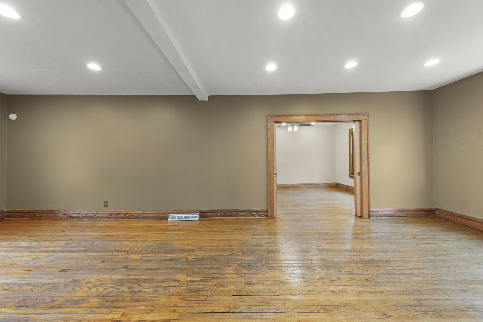 1011 Ingalton Avenue, West Chicago, IL 60185