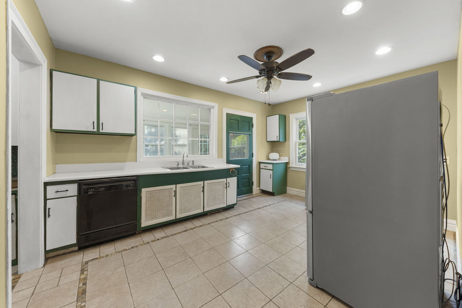 1011 Ingalton Avenue, West Chicago, IL 60185