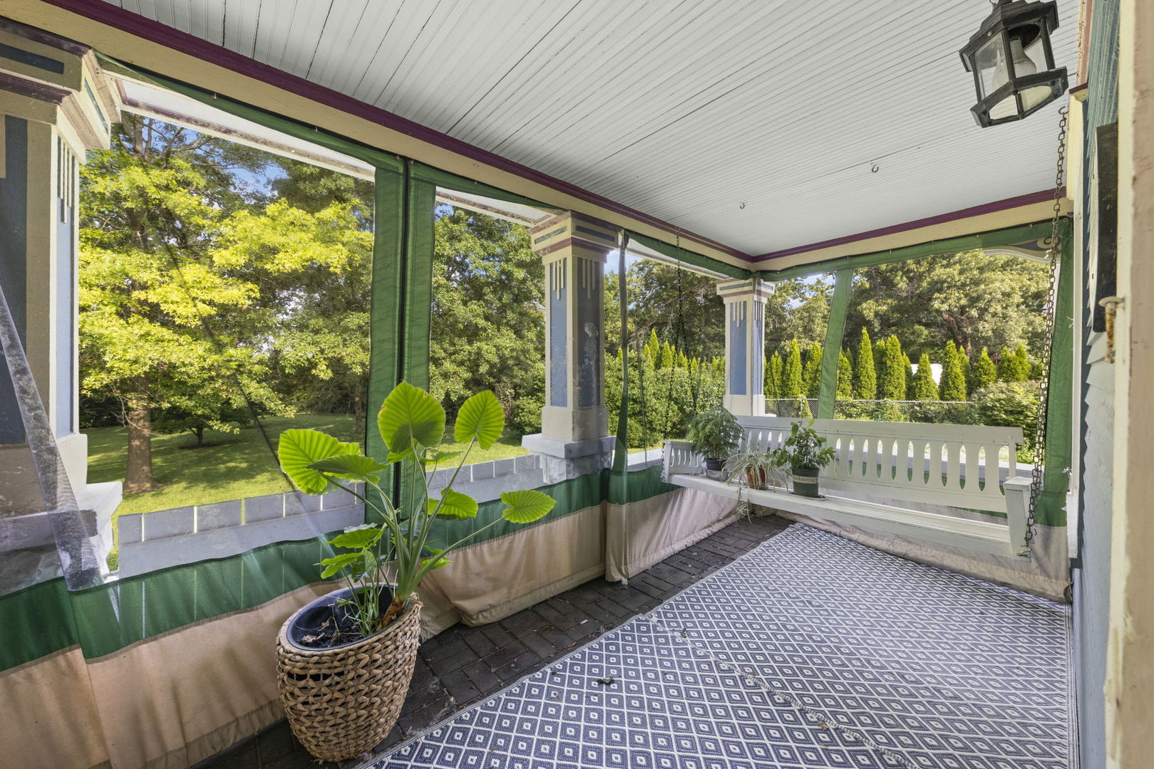 1011 Ingalton Avenue, West Chicago, IL 60185