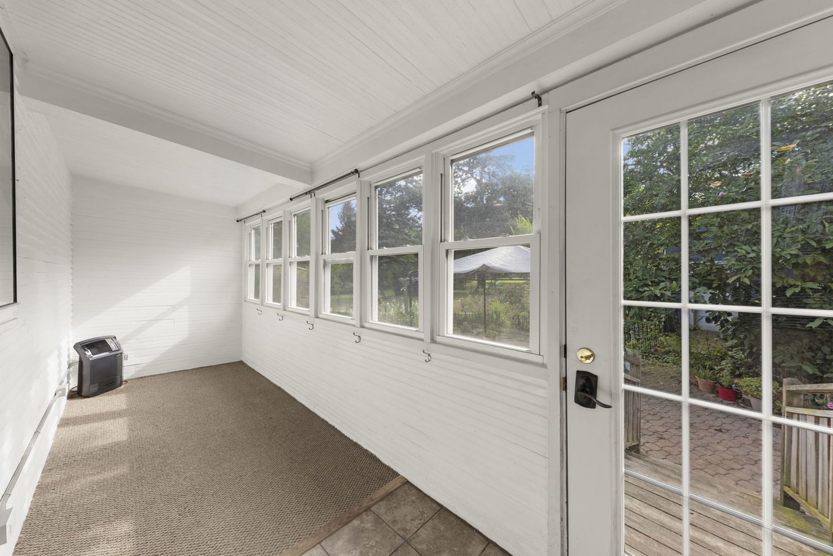 1011 Ingalton Avenue, West Chicago, IL 60185