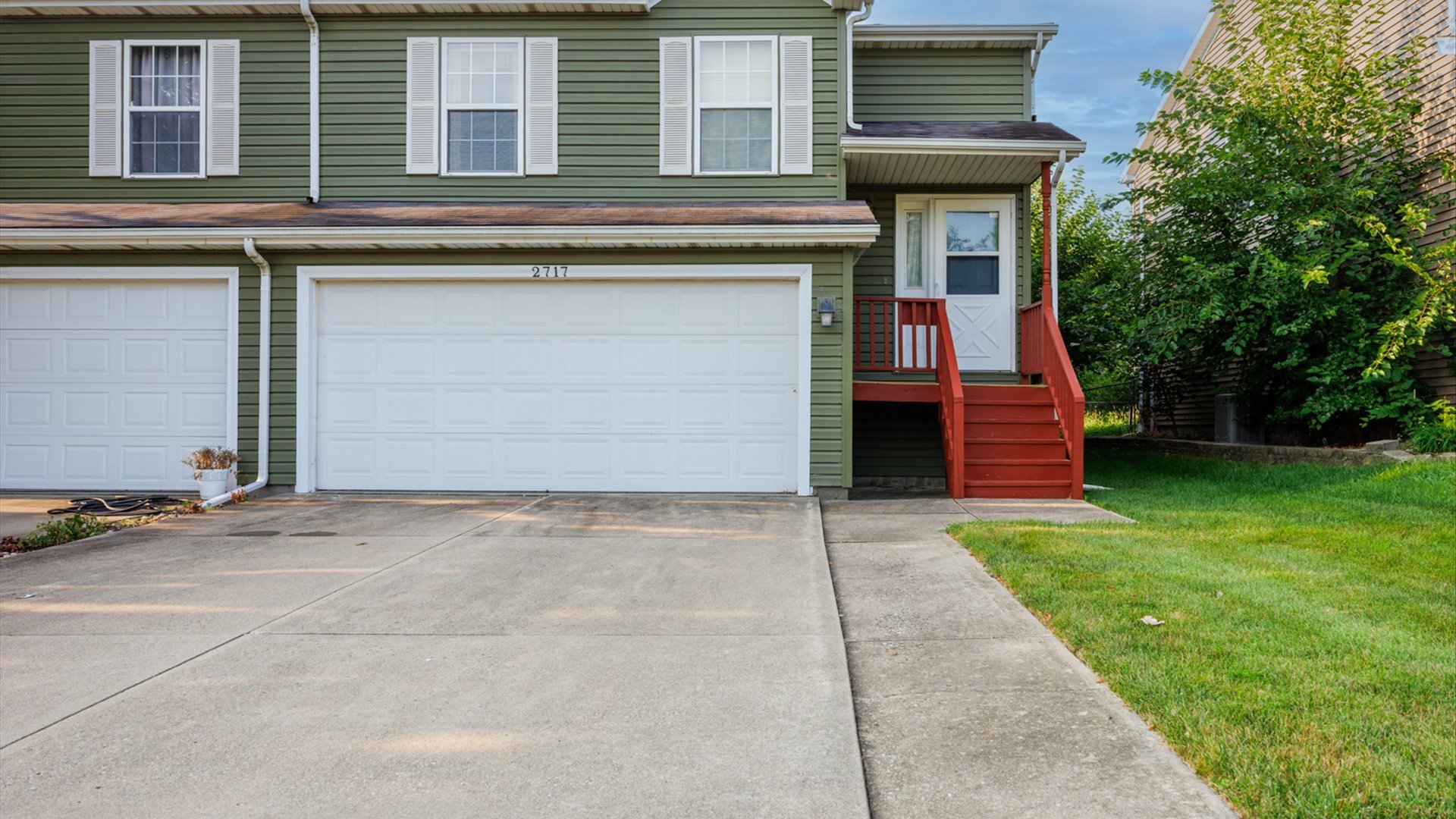 2717 Arrowhead Drive, Bloomington, IL 61704