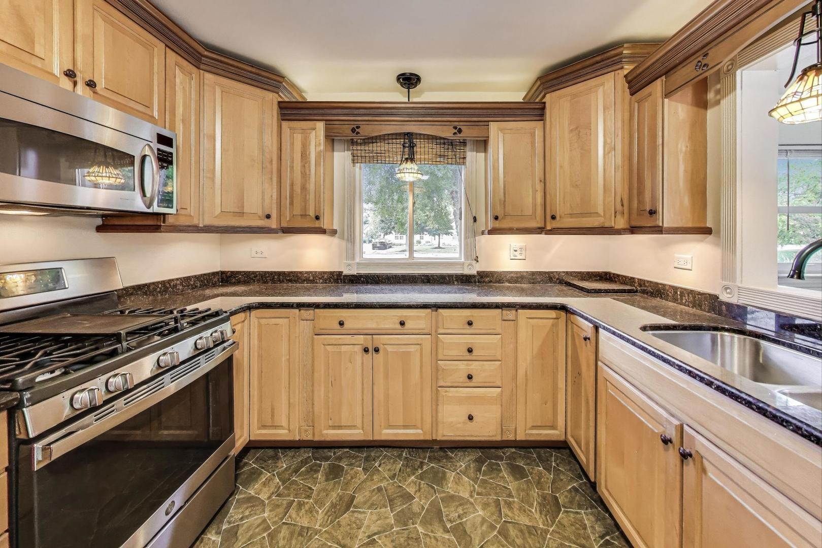 7339 S Park Avenue, Burr Ridge, IL 60527