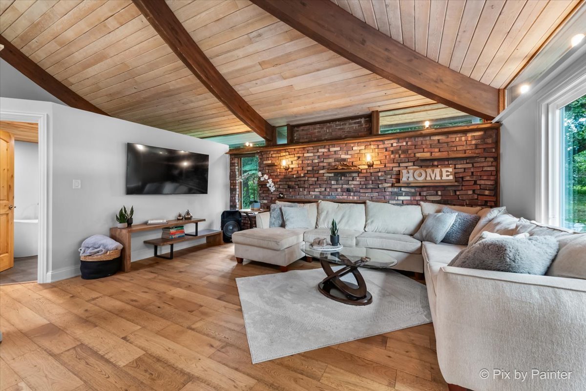 6111 Ridgeview Drive, Huntley, IL 60142