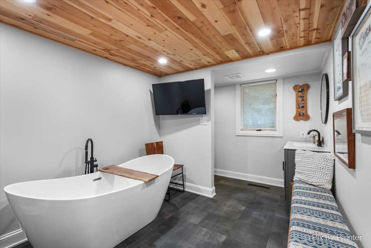 6111 Ridgeview Drive, Huntley, IL 60142