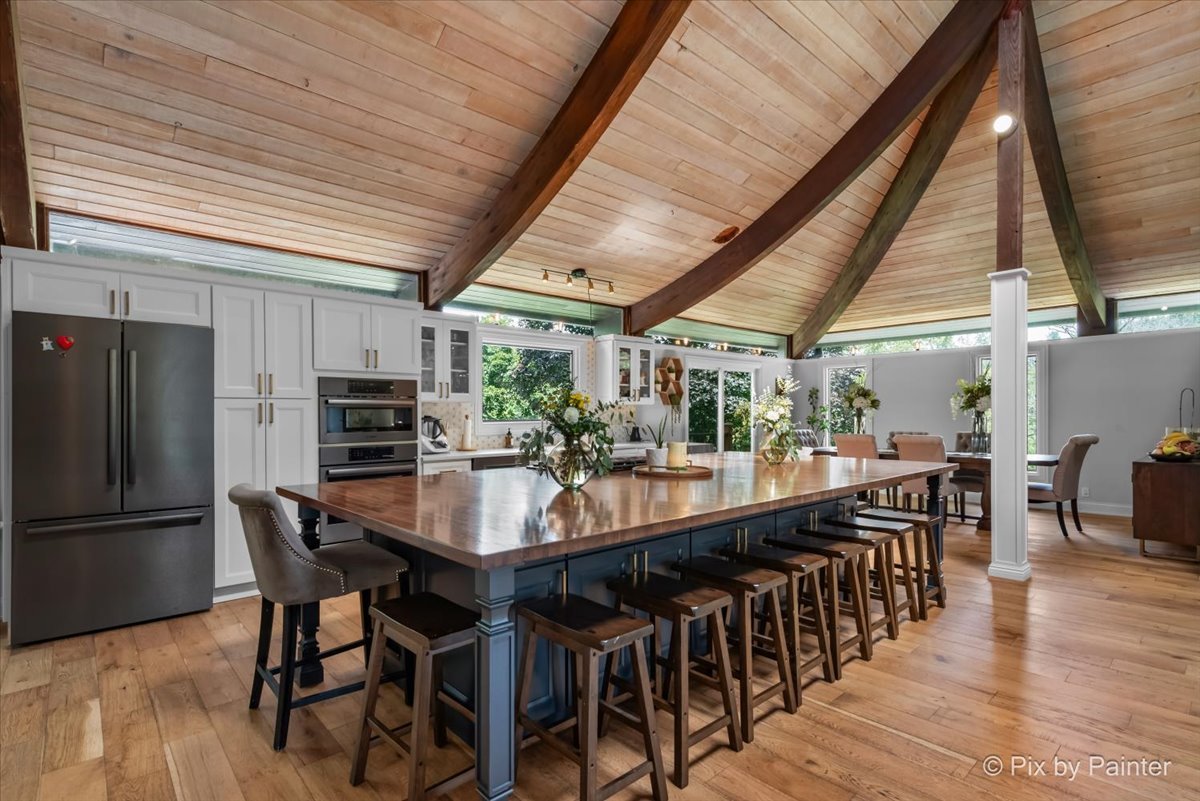 6111 Ridgeview Drive, Huntley, IL 60142