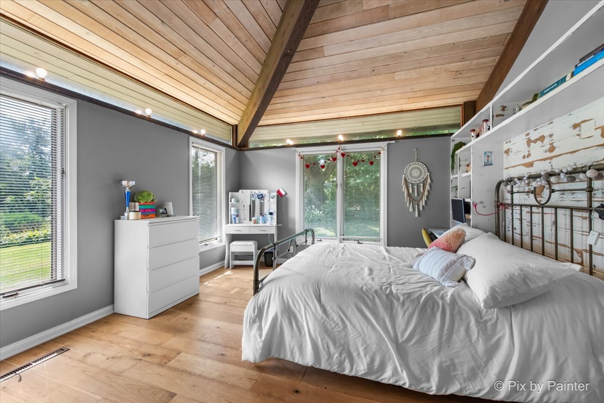 6111 Ridgeview Drive, Huntley, IL 60142