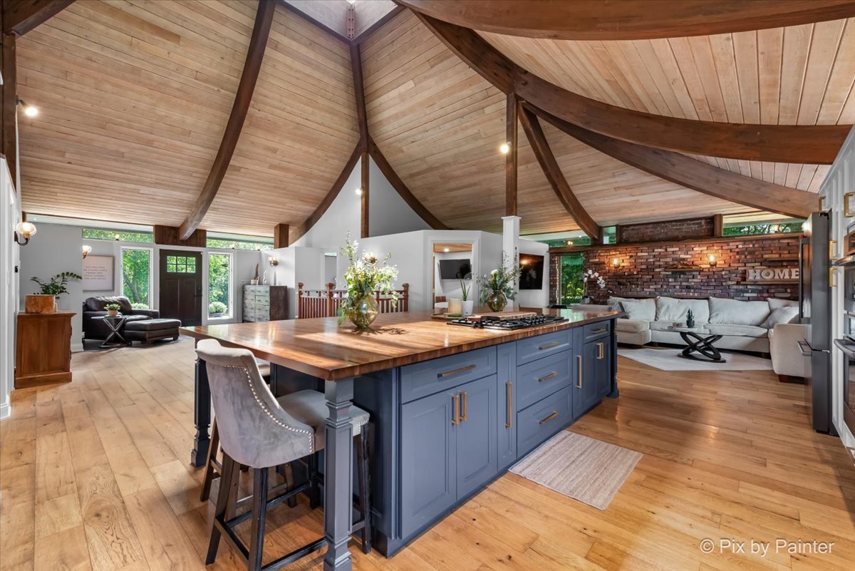 6111 Ridgeview Drive, Huntley, IL 60142