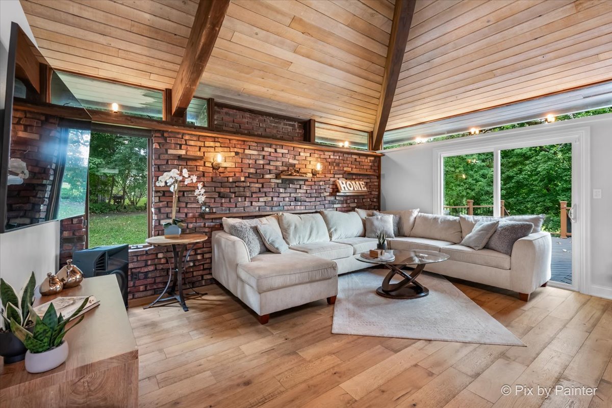 6111 Ridgeview Drive, Huntley, IL 60142