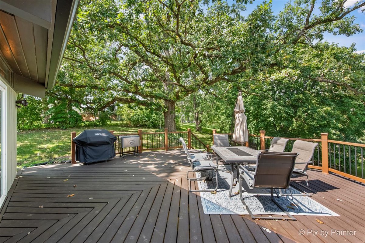 6111 Ridgeview Drive, Huntley, IL 60142