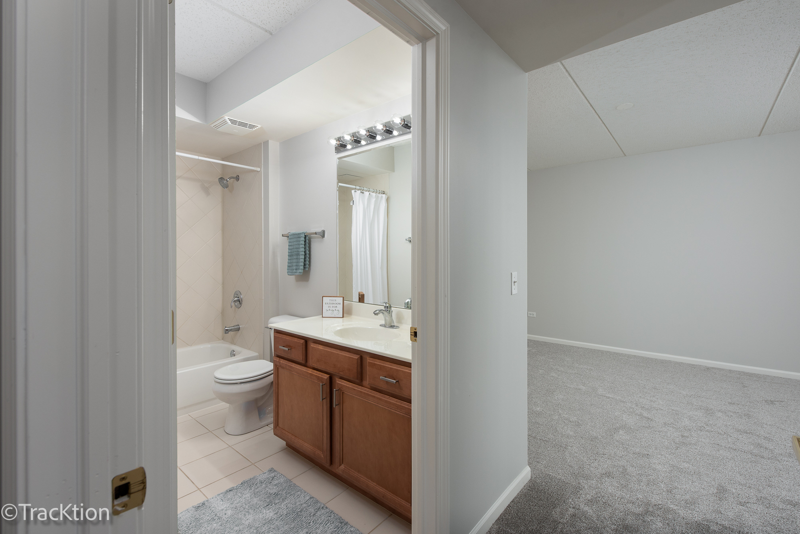 1 S Lincoln Avenue #301, Lombard, IL 60148