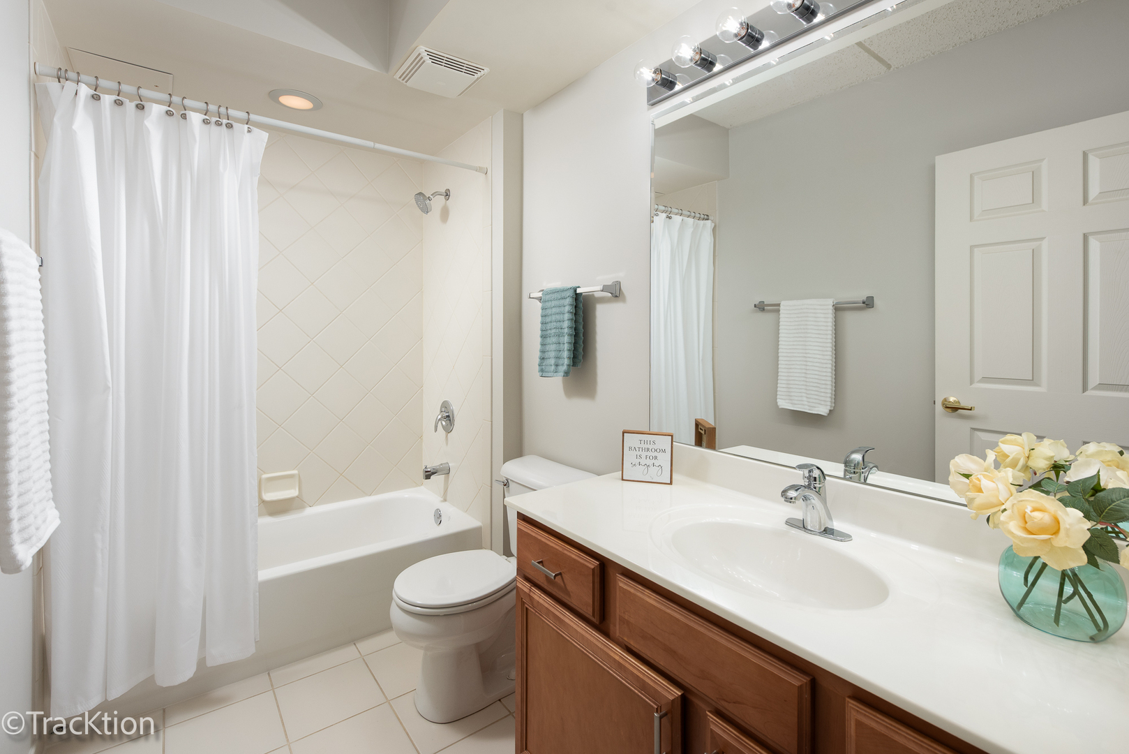 1 S Lincoln Avenue #301, Lombard, IL 60148