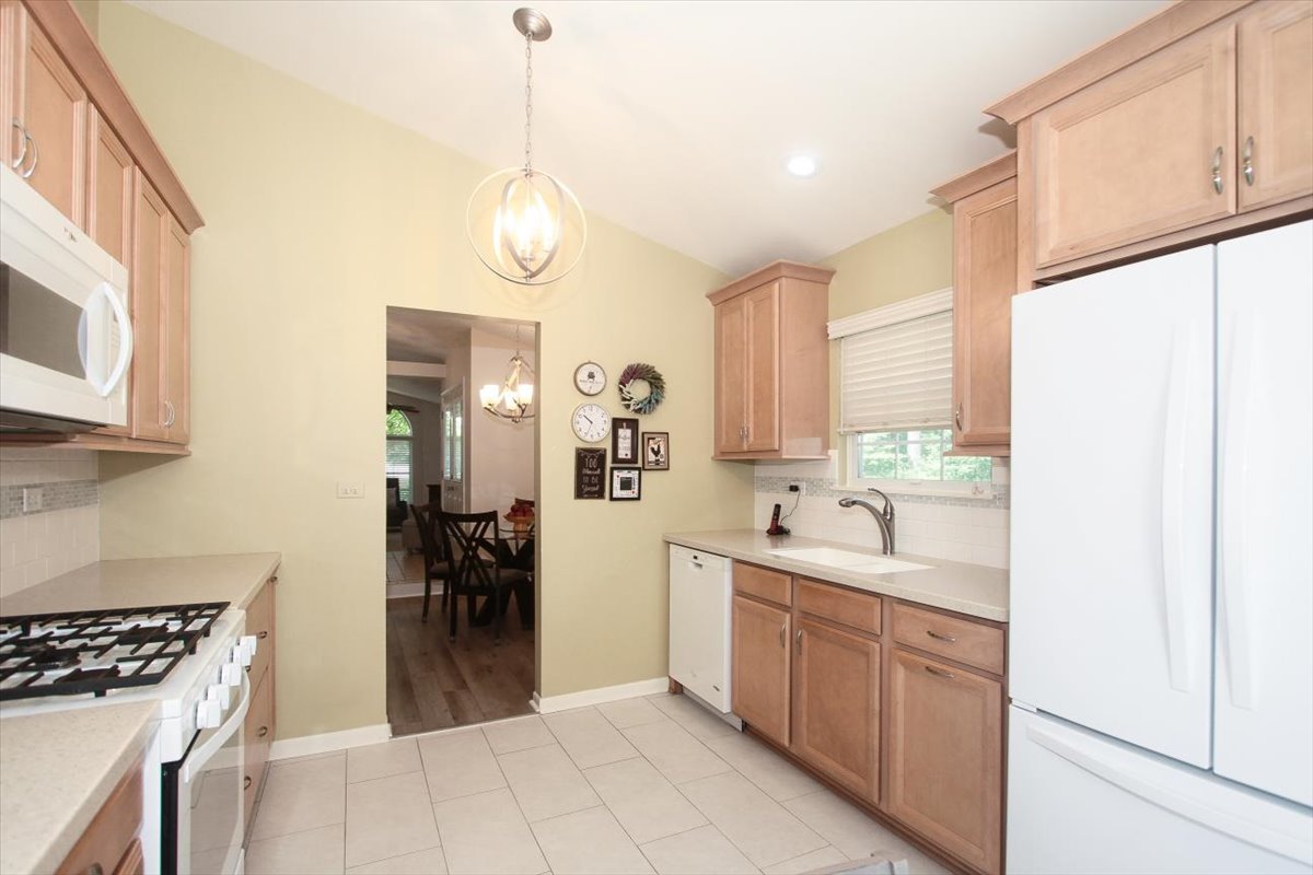 1 Sarahs Grove Lane, Schaumburg, IL 60193