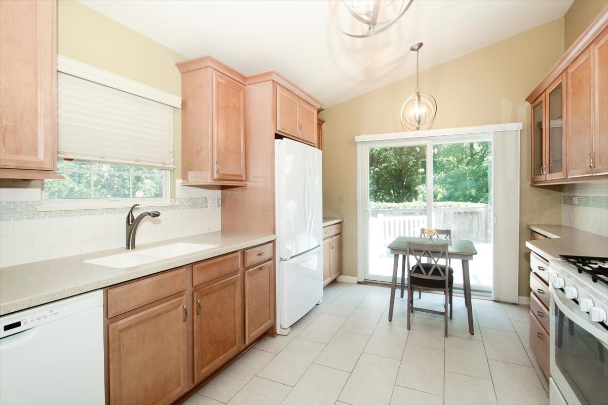 1 Sarahs Grove Lane, Schaumburg, IL 60193