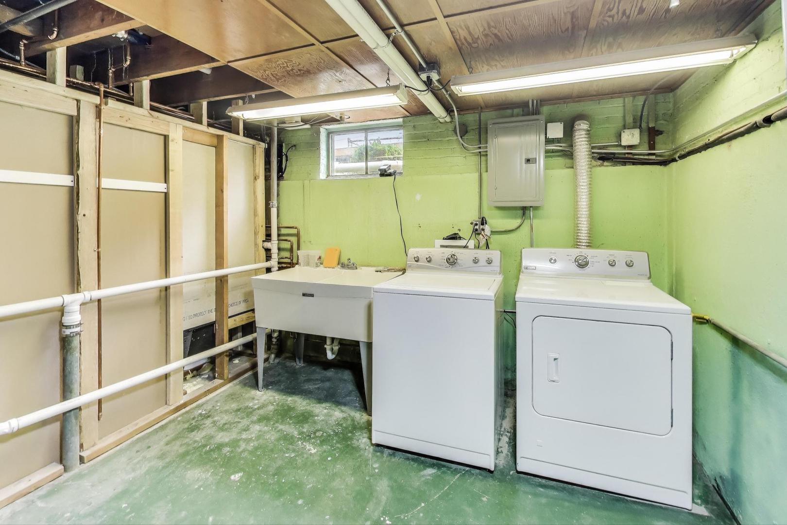 7241 N Overhill Avenue, Chicago, IL 60631