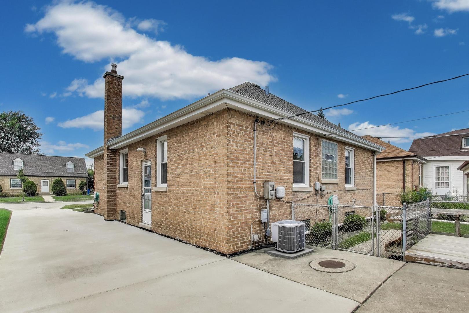 7241 N Overhill Avenue, Chicago, IL 60631