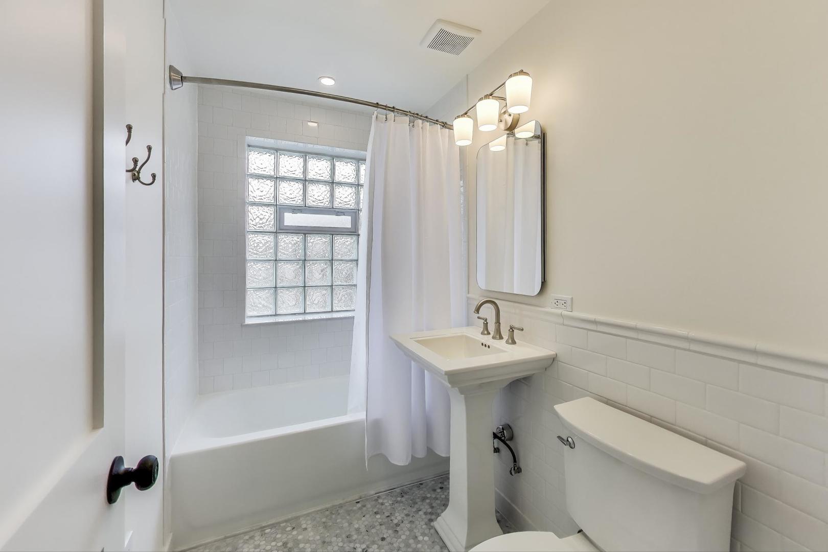 7241 N Overhill Avenue, Chicago, IL 60631