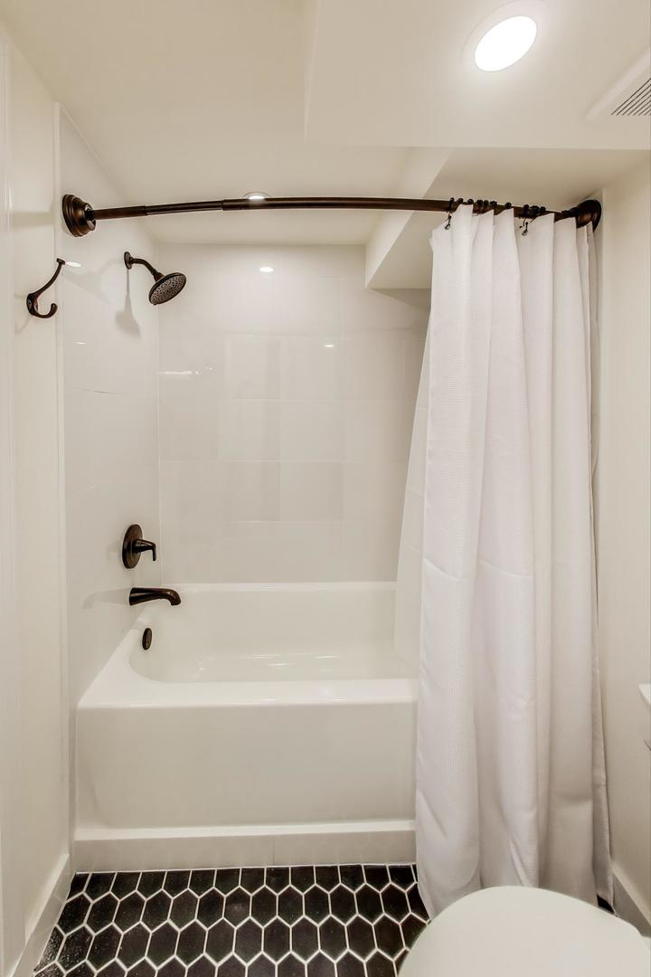 7241 N Overhill Avenue, Chicago, IL 60631
