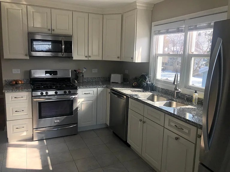 119 E Sunnyside Avenue, Libertyville, IL 60048