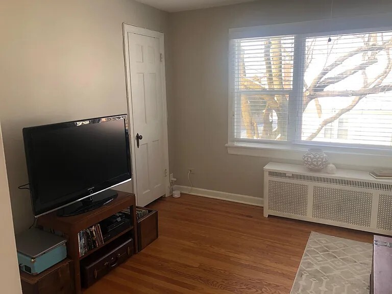 119 E Sunnyside Avenue, Libertyville, IL 60048