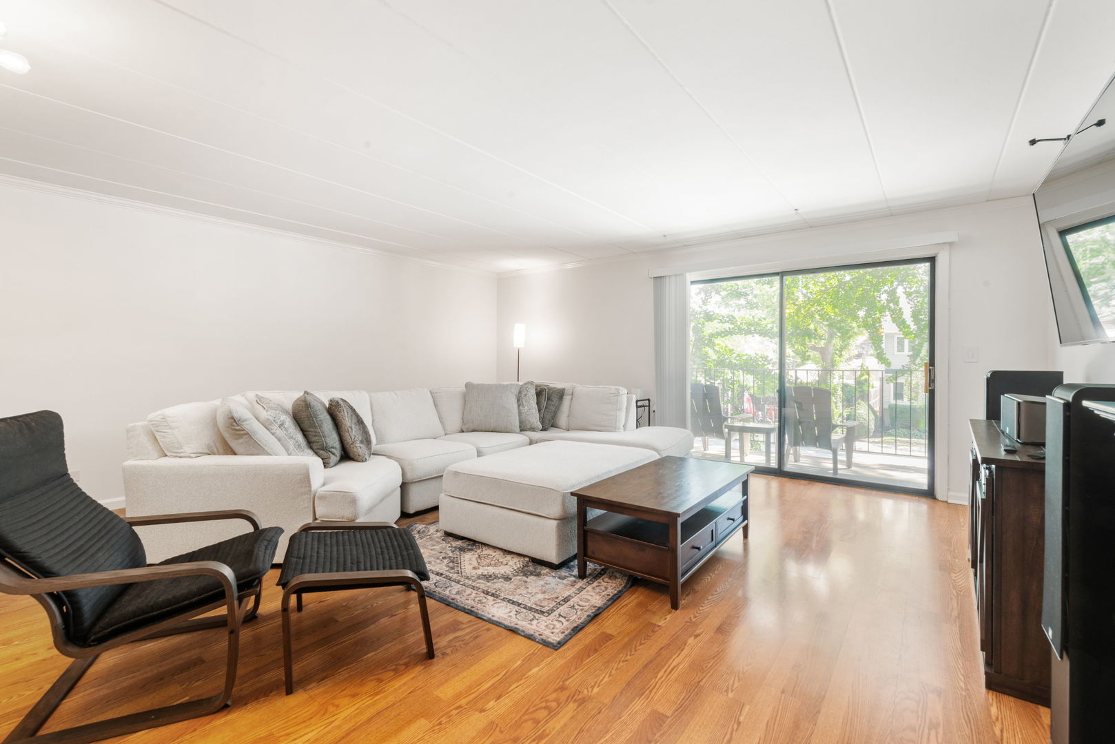 6330 Lincoln Avenue #2E, Morton Grove, IL 60053