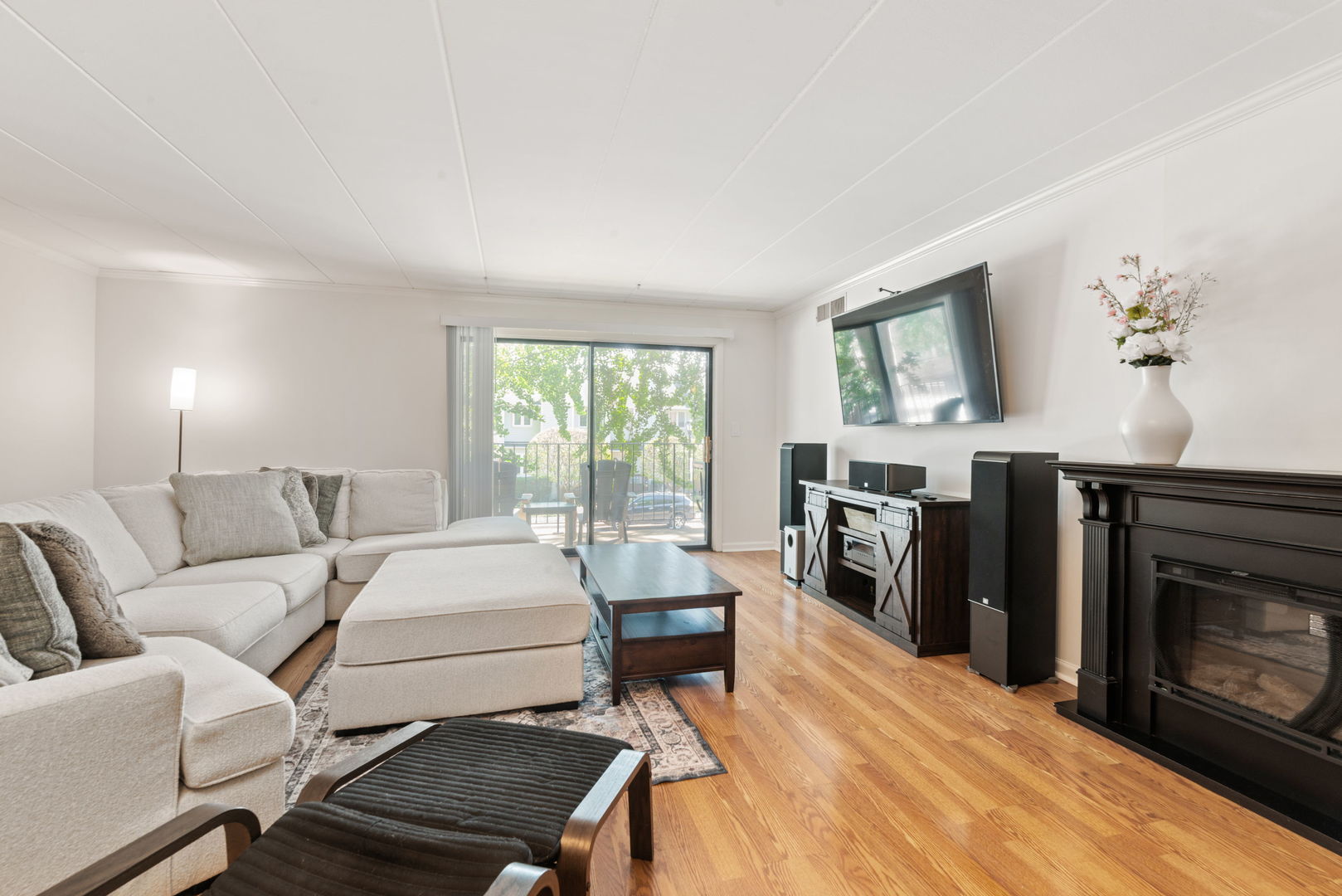 6330 Lincoln Avenue #2E, Morton Grove, IL 60053