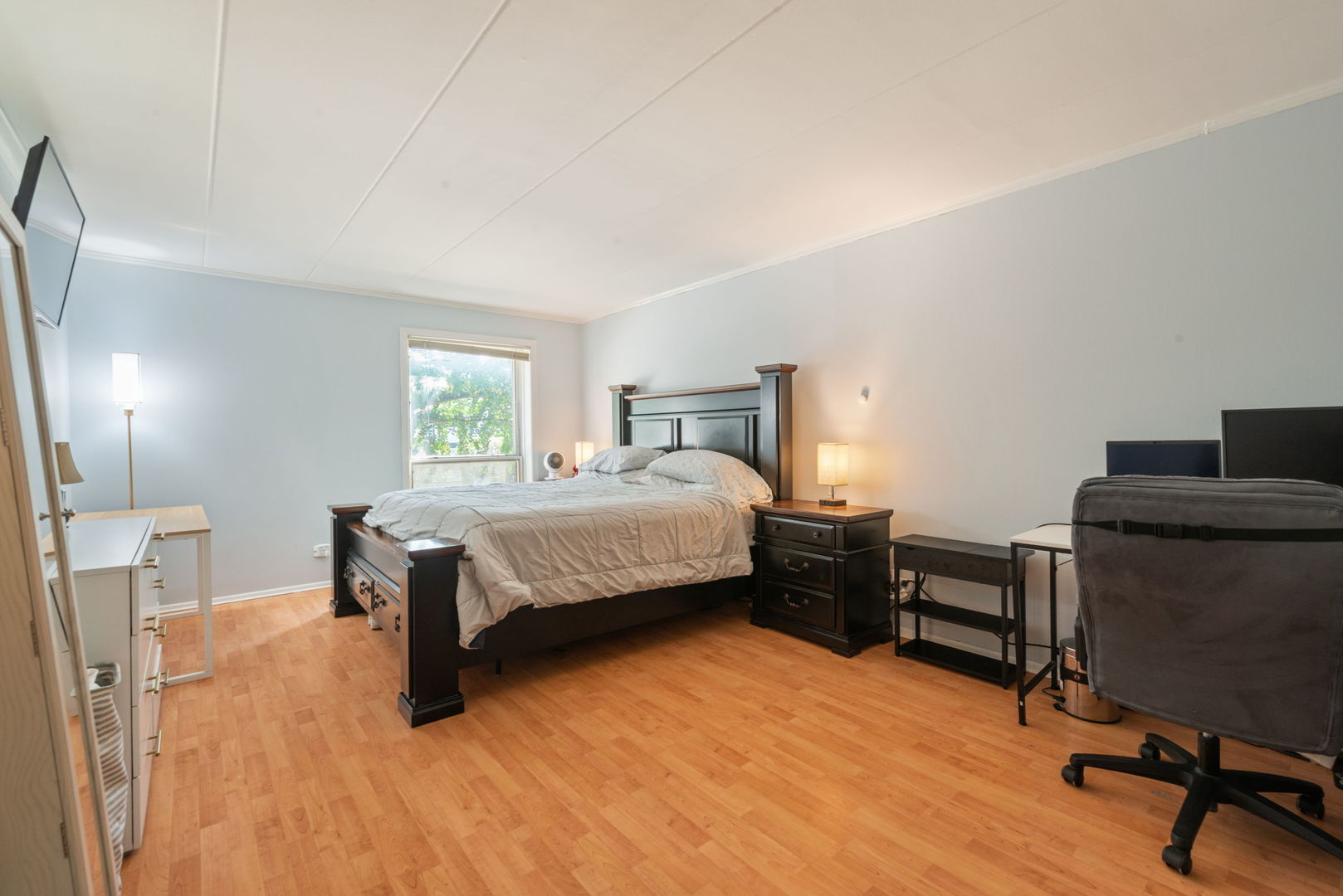 6330 Lincoln Avenue #2E, Morton Grove, IL 60053