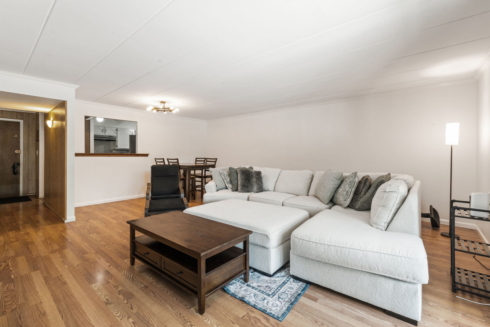 6330 Lincoln Avenue #2E, Morton Grove, IL 60053