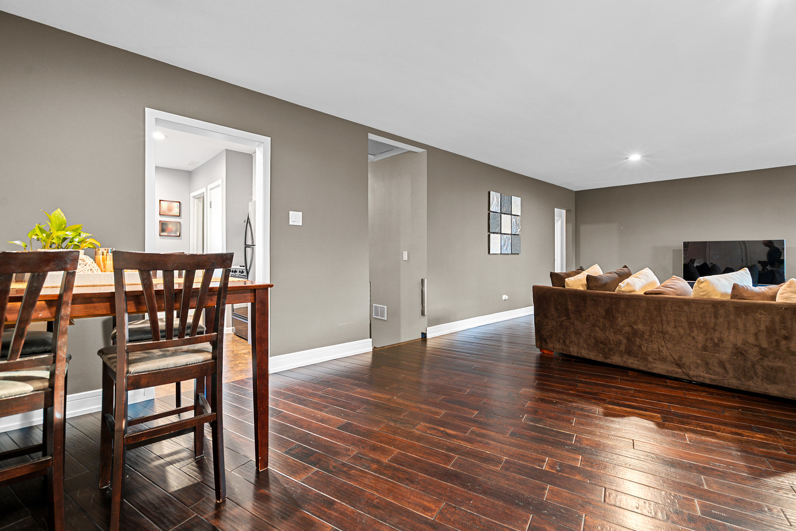 16W639 Red Oak Avenue, Bensenville, IL 60106